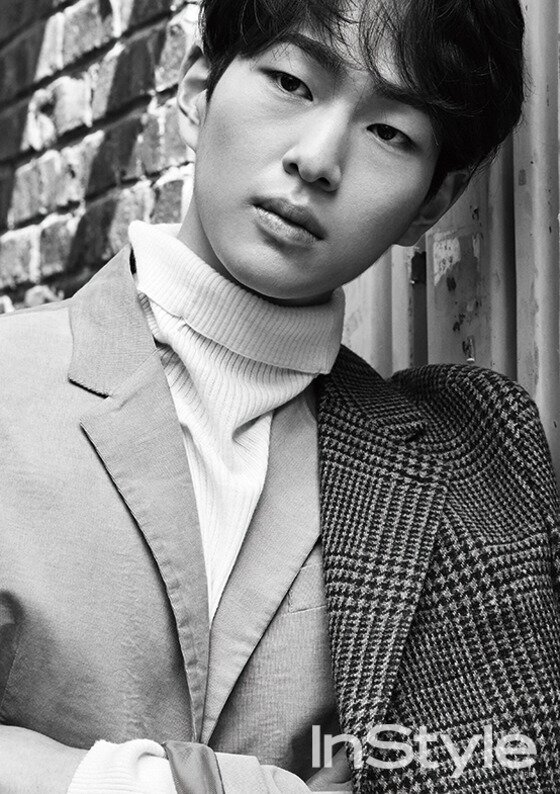 본문 이미지 - 샤이니 온유가 ‘브로맨스’ 콘셉트 화보 촬영에 임했다. ⓒ News1star / 인스타일