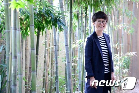 본문 이미지 - 김선정 아트선재센터 관장이 18일 오전 서울 종로구 소격동 아트선재센터에서 뉴스1과 인터뷰를 갖고 사진취재에 포즈를 취하고 있다. 2016.10.18/뉴스1 ⓒ News1 박정호 기자