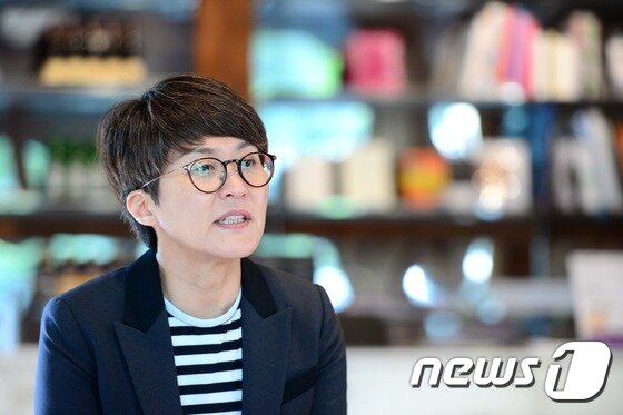 본문 이미지 - 김선정 아트선재센터 관장이 18일 오전 서울 종로구 소격동 아트선재센터에서 뉴스1과 인터뷰를 하고 있다. 2016.10.18/뉴스1 ⓒ News1 박정호 기자
