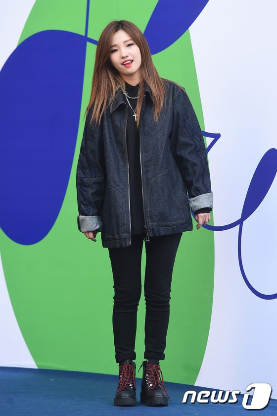 (서울=뉴스1스타) 고아라 기자 = 래퍼 전소연이 20일 오후 서울 동대문디자인플라자(DDP)에서 열린 ‘2017 S/S 헤라 서울패션위크’ 디자이너 강동준의 디그낙(D.GNAK) …