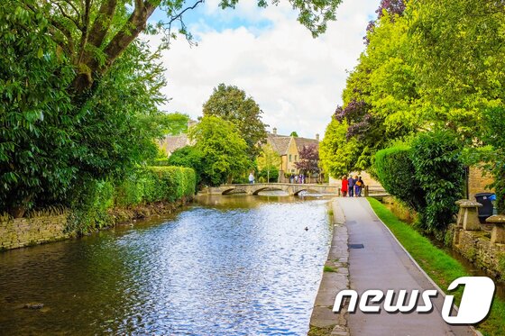 본문 이미지 - 코츠월드의 베니스라 불리는 버튼 온 더 워터(이미지제공=참좋은여행)ⓒ News1