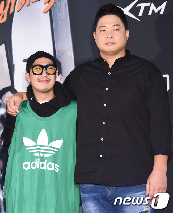 (서울=뉴스1스타) 고아라 기자 = 가수 하하, 스포츠해설가 현주엽(오른쪽)이 25일 오전 서울 중구 장충체육관 내 보조체육관에서 열린 XTM ‘리바운드(REBOUND)’ 제작발표 …