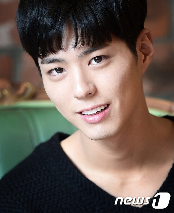 본문 이미지 - 박보검이 최근 서울 종로구 삼청동에서 진행된 인터뷰에서 포즈를 취했다. ⓒ News1star / 권현진 기자