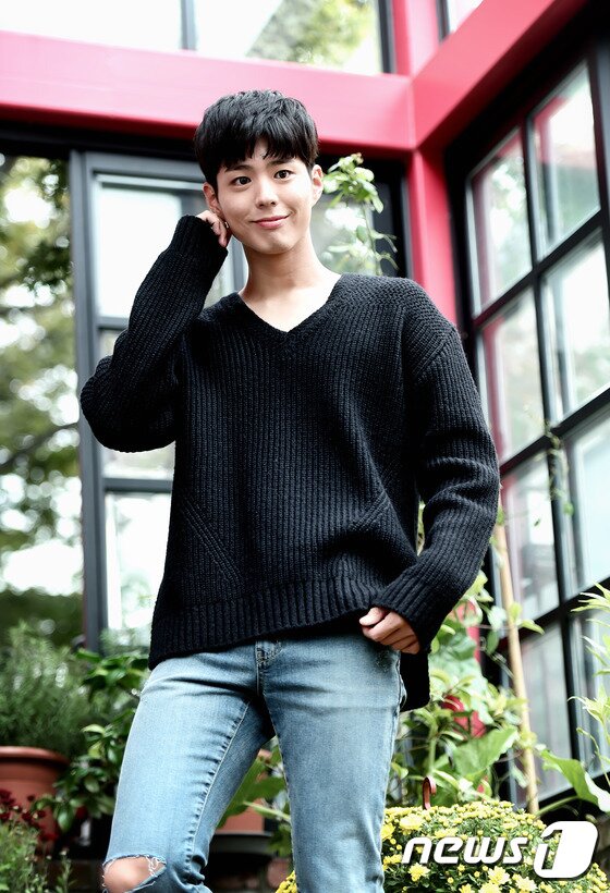 본문 이미지 - 박보검이 최근 서울 종로구 삼청동에서 진행된 인터뷰에서 포즈를 취했다. ⓒ News1star / 권현진 기자