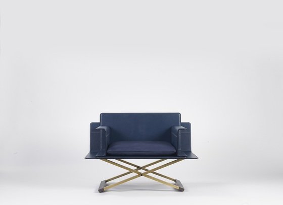 본문 이미지 - Anil / arm chair, 2016, leather, bronze, 101x71.9x71 cm Design by Kim Paik Sun, Manufactured by PROMEMORIA, Photo by Daniele Cortese