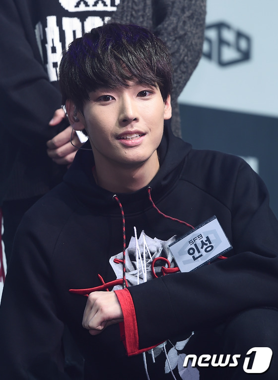 (서울=뉴스1스타) 고아라 기자 = SF9(에스에프나인) 인성이 5일 오후 서울 예스24 라이브홀에서 열린 ‘필링 센세이션(Feeling Sensation)’ 데뷔 쇼케이스에서 매 …