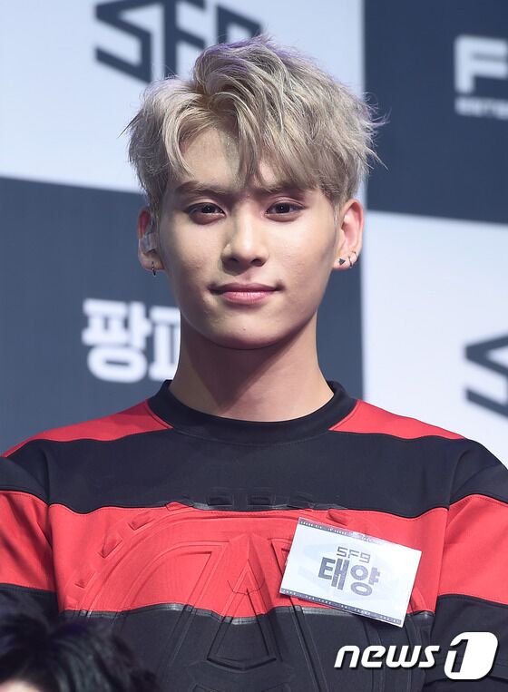 SF9(에스에프나인) 태양이 부상으로 활동을 잠시 중단한다. © News1star/ 고아라 기자
