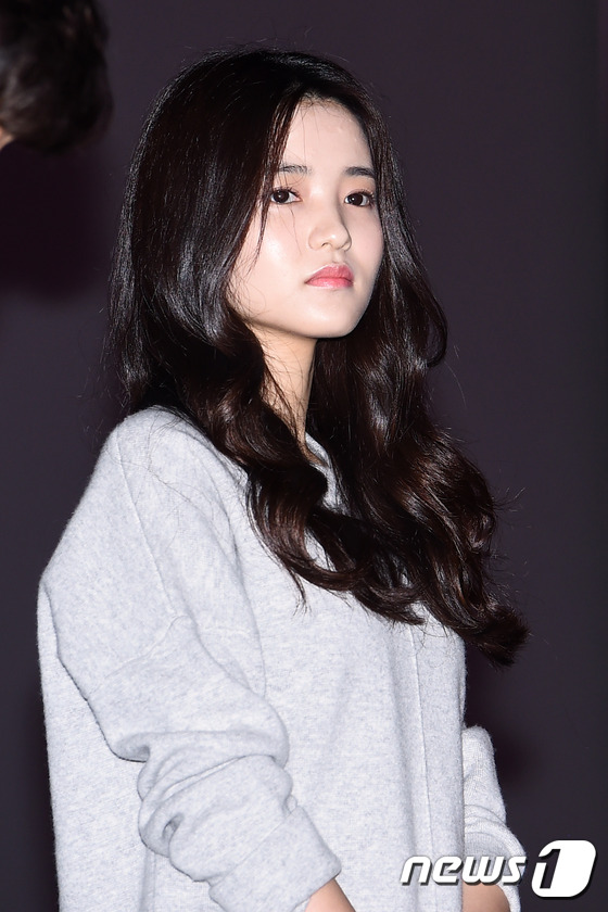 (부산=뉴스1스타) 고아라 기자 = 배우 김태리가 8일 오후 부산 CGV센텀시티에서 열린 영화 ‘아가씨’ 관객과의 대화(GV)에 참석해 신비로운 분위기로 매력을 발산하고 있다.