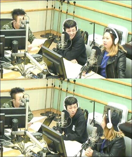 본문 이미지 - 딘딘이 어머니 생신에 돈 봉투를 선물한 에피소드를 공개했다. ⓒ News1star / KBS 쿨FM '박명수의 라디오쇼' 보이는 라디오 캡처