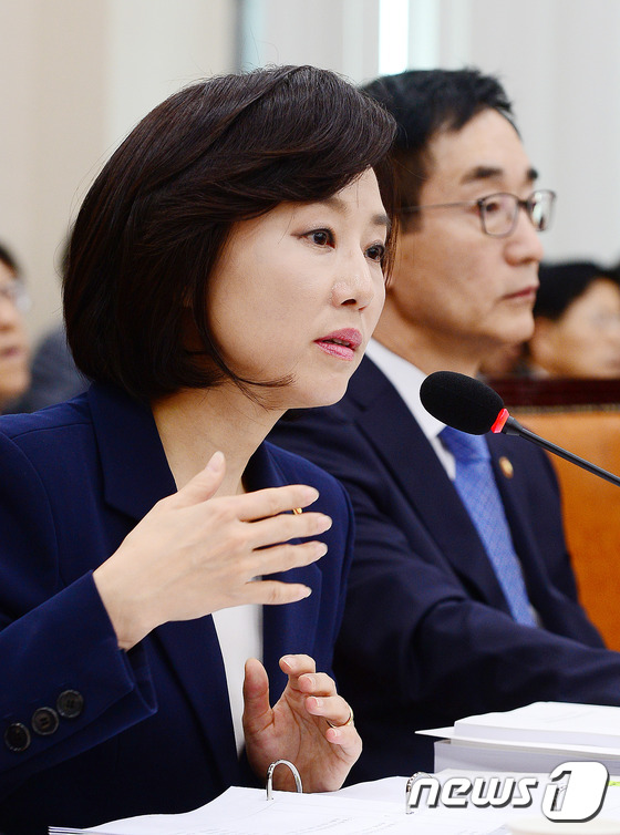 조윤선 장관, 최순실 국정농단 의혹 관련 질의 답변