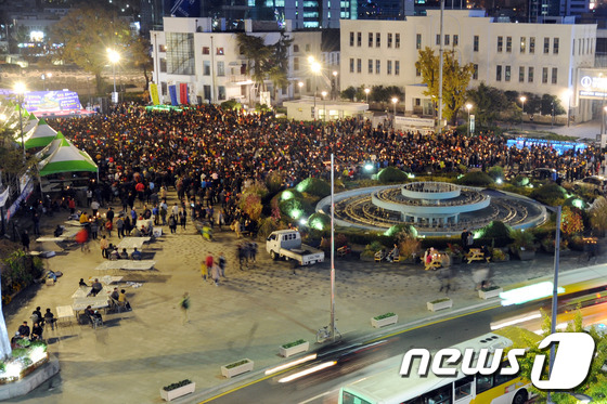 촛불 든 2000여명의 광주 시민들