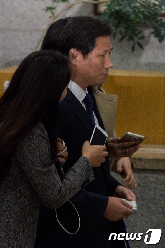 검찰 출석하는 안봉근 전 청와대 국정홍보비서관