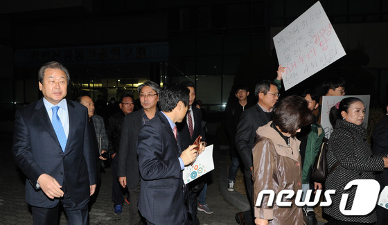 "김무성도 책임자라더니" 충북대 학생들 기습 항의