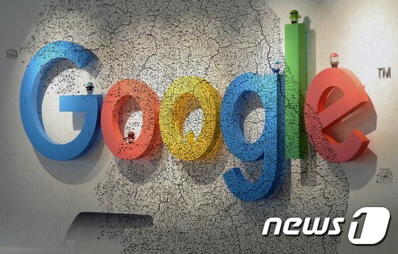 본문 이미지 - 17일 오후 수원시 국토지리정보원 내 대동여지도와 서울 강남구 구글코리아 본사. (레이어 합성)2016.11.17/뉴스1 ⓒ News1 이재명,최현규 기자