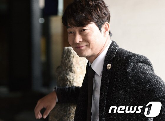 본문 이미지 - 배우 조성하가 최근 뉴스1스타와  앞으로 출연해보고 싶은 예능 프로그램에 대해 언급했다. ⓒ News1star/ 고아라 기자