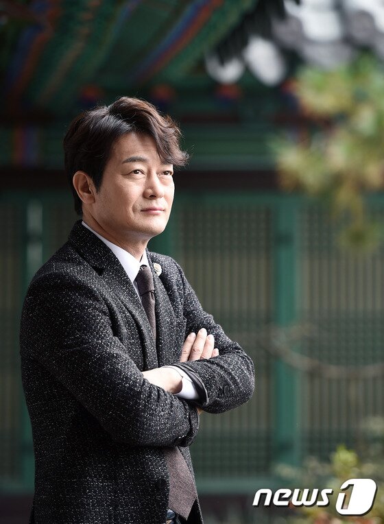 본문 이미지 - 배우 조성하가 최근 뉴스1스타와 만나 드라마 '더 케이투' 종영소감을 말했다.  ⓒ News1 고아라 기자