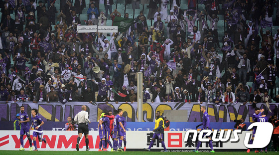 (전주=뉴스1) 장수영 기자 = 19일 전북 전주월드컵경기장에서 열린 2017 AFC 챔피언스리그 결승 1차전 전북현대와 알 아인의 축구 경기 후반전 중 알 아인 야스프리아가 선제 …