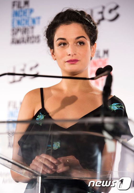 (할리우드 AFP=뉴스1) 우동명 기자 = 배우 제니 슬레이트가  22일(현지시간) 캘리포니아 주 할리우드에서 열린 미국 독립영화계의 아카데미라 불리는 2017 인디 스피릿 어워드 …