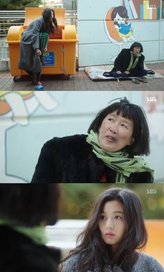 본문 이미지 - 홍진경이 전지현을 돕는 '패션 거지'로 특별출연했다. ⓒ News1star/ SBS '푸른 바다의 전설'