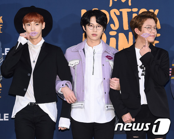 (서울=뉴스1스타) 고아라 기자 = NCT 도영, 슈퍼주니어 김희철, 토니안(왼쪽부터)이 28일 오전 서울 상암동 CJ E&M 스튜디오에서 열린 온스타일 ‘립스틱 프린스’(연출 한 …