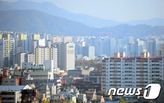 본문 이미지 - 서울 송파구 일대 아파트 모습. (자료사진) 2016.11.3/뉴스1 ⓒ News1 박정호 기자