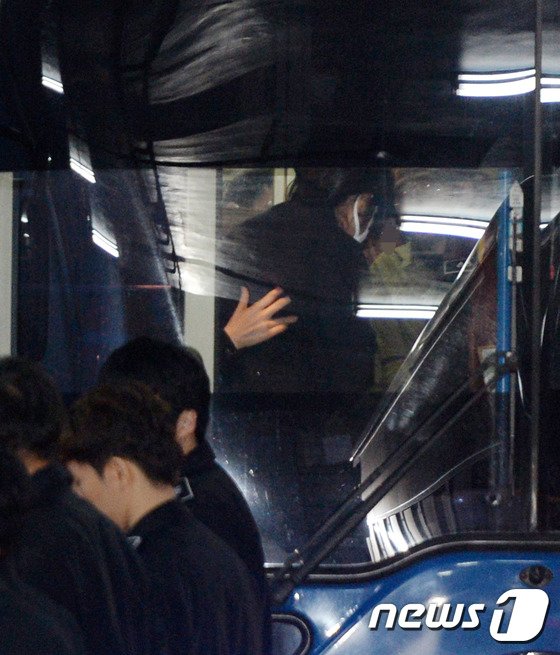 서울 구치소로 가는 호송버스에 탄 최순실