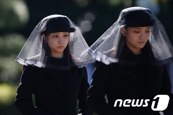 사진] 친왕 장례식 참석한 日 마코·가코 공주 - 뉴스1