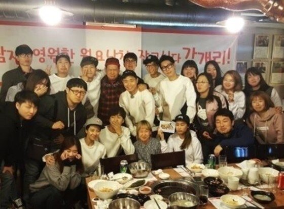 본문 이미지 - 개리의 '런닝맨' 회식자리 모습이 공개됐다. ⓒ News1star / 이환진 PD SNS