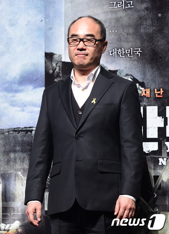 강신일 2016 판도라 제작보고회에서 카메라 응시