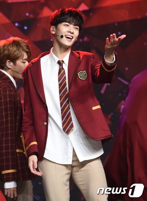 본문 이미지 - 아스트로 차은우가 9일 오후 서울 청담동 일지아트홀에서 열린 세 번째 미니앨범 ‘어텀 스토리’ 발매 쇼케이스에서 잘생김을 발산하고 있다. ⓒ News1star / 고아라 기자