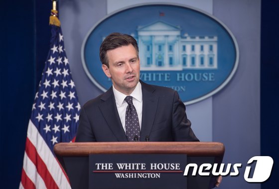 (AFP=뉴스1) = 조시 어니스트 백악관 대변인.ⓒ AFP=뉴스1