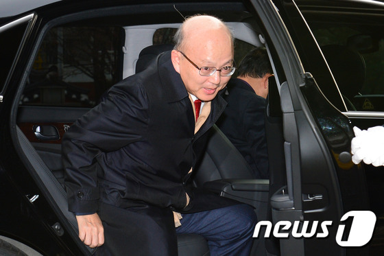 박근혜 대통령 탄핵심판 위한 첫 재판관회의 참석하는 안창호 헌법재판관