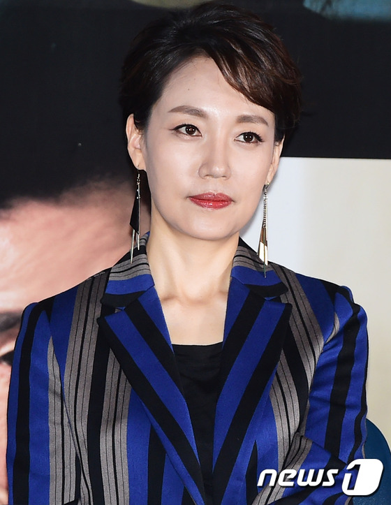 (서울=뉴스1스타) 권현진 기자 = 배우 진경이 12일 오후 서울 왕십리cgv에서 열린 영화 ‘마스터’(감독 조의석) 언론 시사회에 참석해 매력을 발산하고 있다.