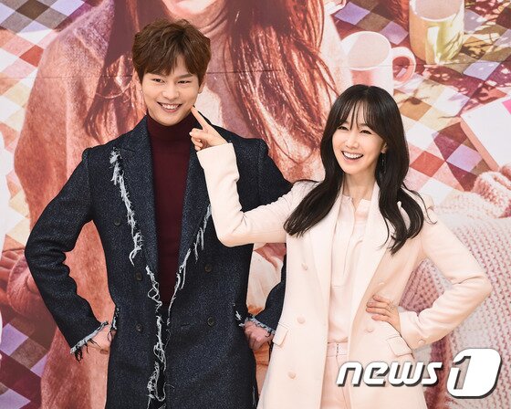 본문 이미지 - 배우 박선호, 김민서(오른쪽)가 14일 오후 서울 목동 SBS에서 열린 아침연속극 ‘아임쏘리 강남구’(극본 안홍란 / 연출 김효언) 제작발표회에서 커플 포즈를 취하고 있다. ⓒ News1star 고아라 기자