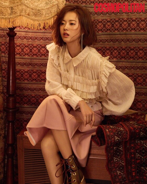 본문 이미지 - 고아라의 화보가 공개됐다. ⓒNews1star / 코스모폴리탄