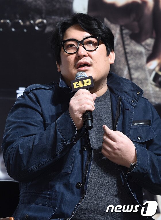 본문 이미지 - 한재림 감독이 15일 오전 서울 압구정 CGV에서 열린 영화 ‘더 킹’(감독 한재림) 제작보고회에 참석해 영화의 의미에 대해 소개하고 있다. ⓒ News1star / 고아라 기자