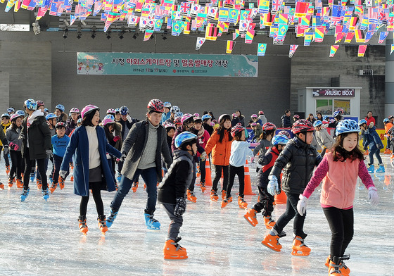 '하루 1천명 이용' 광주시청 아이스링크, 올겨울도 못 여나