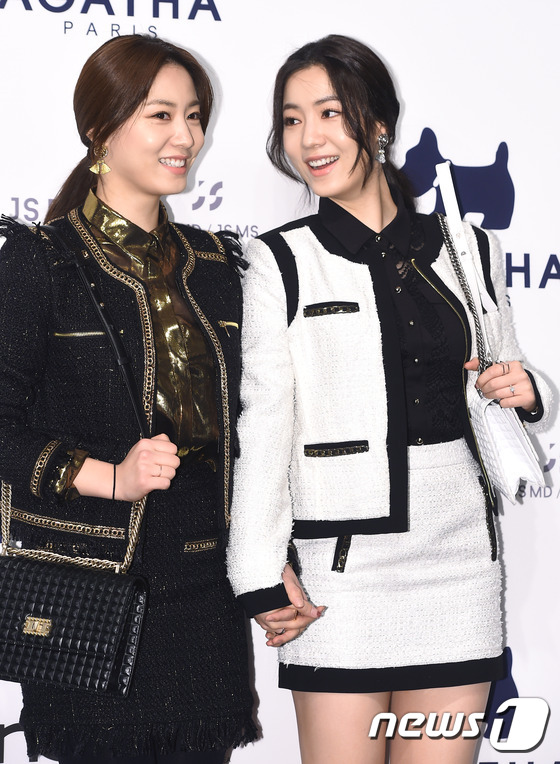 (서울=뉴스1스타) 고아라 기자 = 배우 류효영, 류화영(오른쪽)이 20일 오후 서울 반얀트리 클럽 앤 스파 크리스탈 볼룸에서 열린 한 골프웨어 브랜드 론칭 행사에 참석해 화사하게 …
