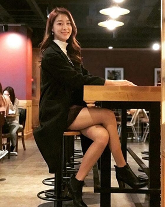 본문 이미지 - 신아라가 아찔한 각선미를 자랑했다.  ⓒ News1star/ 신아라 인스타그램