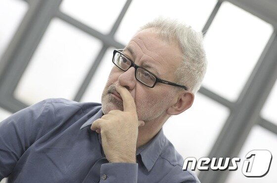 본문 이미지 - 바르토메우 마리 국립현대미술관 관장이 22일 서울 종로구 국립현대미술관에서 뉴스1과 인터뷰를 하고 있다. 2016.12.22/뉴스1 ⓒ News1 안은나 기자