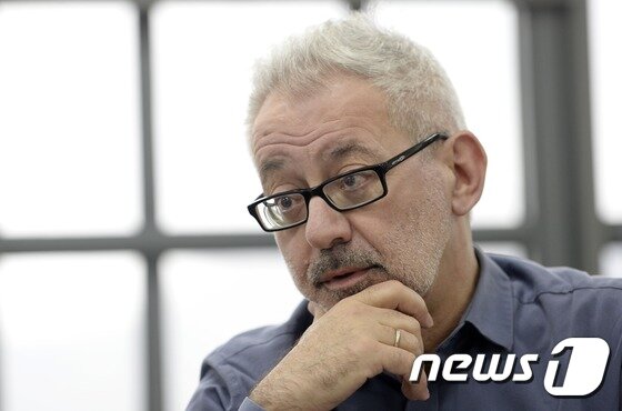 본문 이미지 - 바르토메우 마리 국립현대미술관 관장이 22일 서울 종로구 국립현대미술관에서 뉴스1과 인터뷰를 하고 있다. 2016.12.22/뉴스1 ⓒ News1 안은나 기자