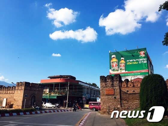 본문 이미지 - 구시가지로 진입할 수 있는 타페 게이트.ⓒ News1 윤슬빈 기자