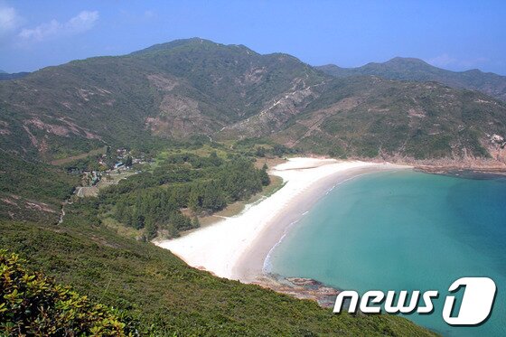 본문 이미지 - 홍콩의 트레킹 코스는 산과 바다를 한 번에 즐길 수 있다는 것이 매력적이다.(이미지제공=Kelvin Yuen 작가)ⓒ News1