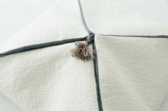 본문 이미지 - 국가무형문화재 제80호 자수장 윤정숙 이수자의 '버선색본'(문화재청 제공)