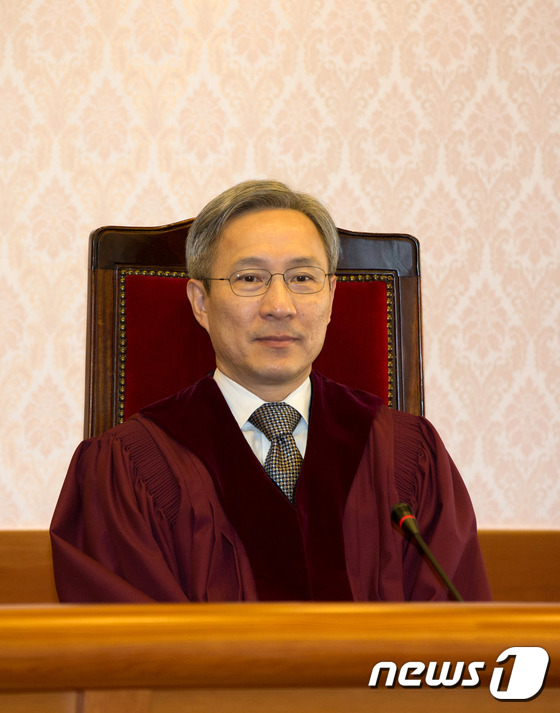 탄핵심판 준비기일 참석한 강원일 재판관