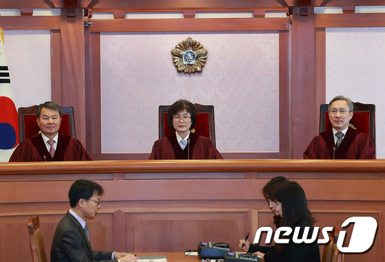 박근혜 대통령 탄핵심판 2차 준비기일 참석한 수명재판관들