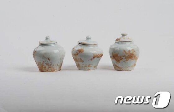 본문 이미지 - 2호석함에서 나온 백자소호 ⓒ News1