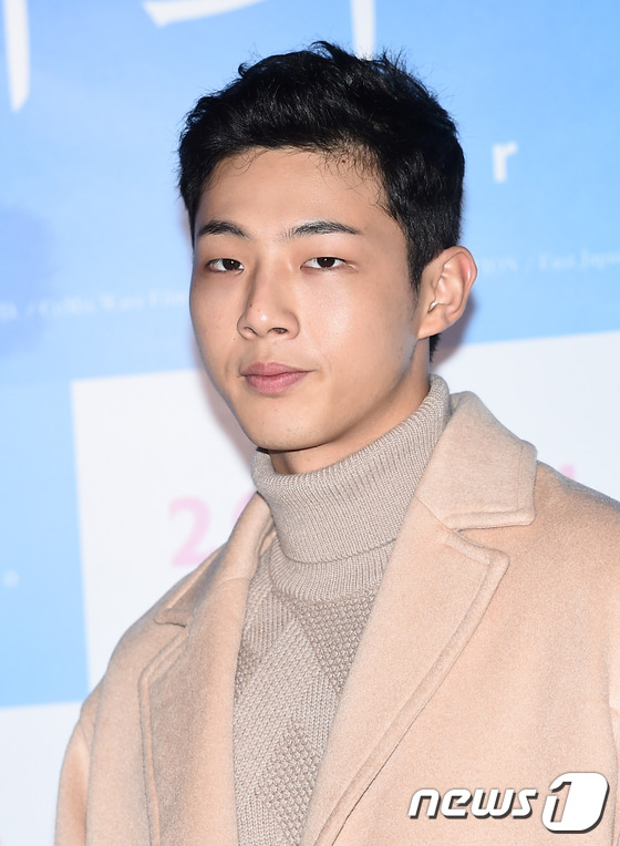 (서울=뉴스1스타) 고아라 기자 = 배우 지수가 28일 오후 서울 코엑스 메가박스에서 열린 애니메이션 영화 ‘너의 이름은.’(감독 신카이 마코토) VIP시사회에 참석해 포즈를 취하 …