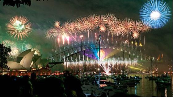 본문 이미지 - 호주 시드니에서 열린 새해맞이 기념 불꽃놀이 행사. (어큐웨더 캡처) ⓒ 뉴스1