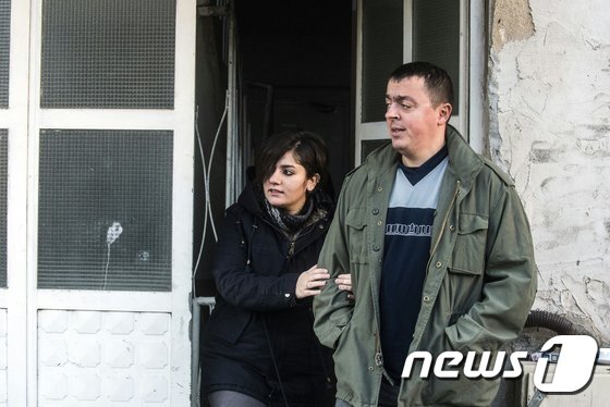 본문 이미지 - 누라와 보비의 외출. ⓒ AFP=뉴스1